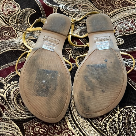 Madden girl, ADALINE yellow Paris size 10 sandal - Picture 5 of 6